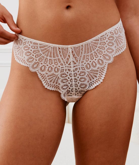 Lace tanga briefs;