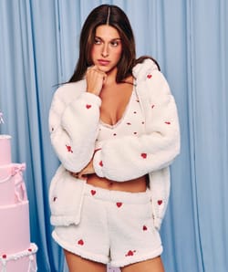 Sherpa shorts with heart pattern;