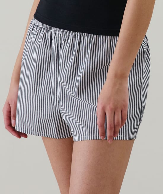 Short à rayures;