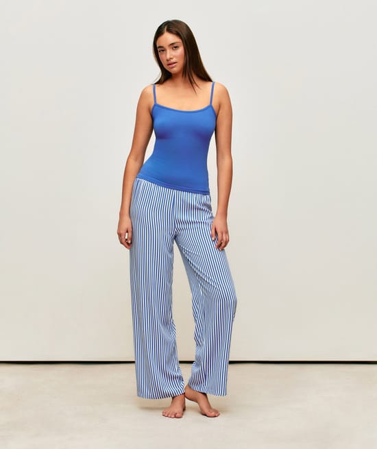 Pajama pants with stripes;