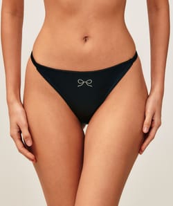 Tanga en satin avec n&oelig;ud en strass;