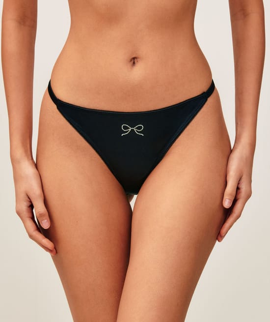 Tanga en satin avec n&oelig;ud en strass;