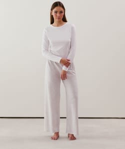 Top de punto en blanco roto;