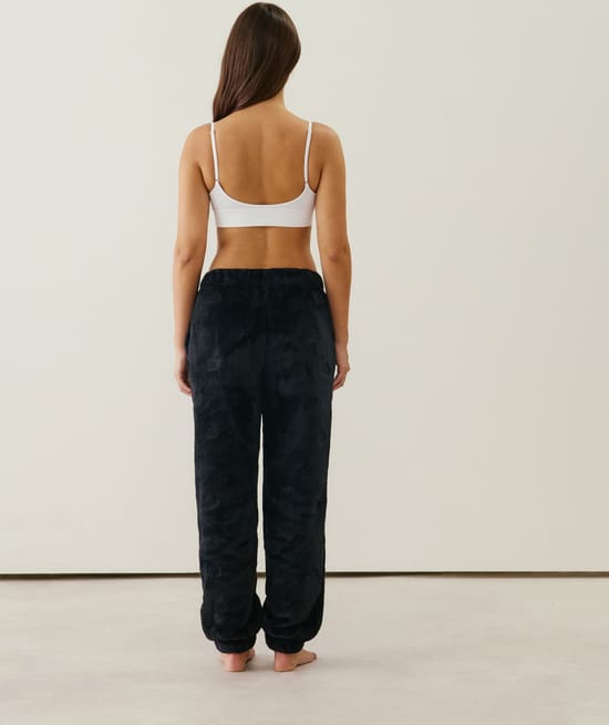 Fleece trousers with heart pattern;