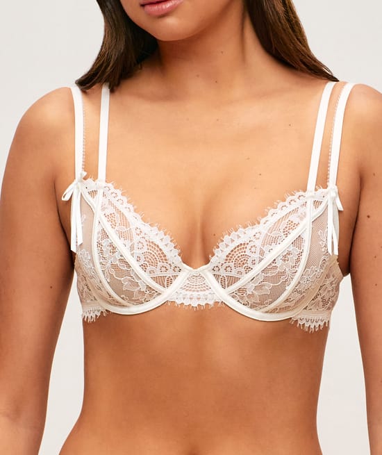Balconette bra in lace;