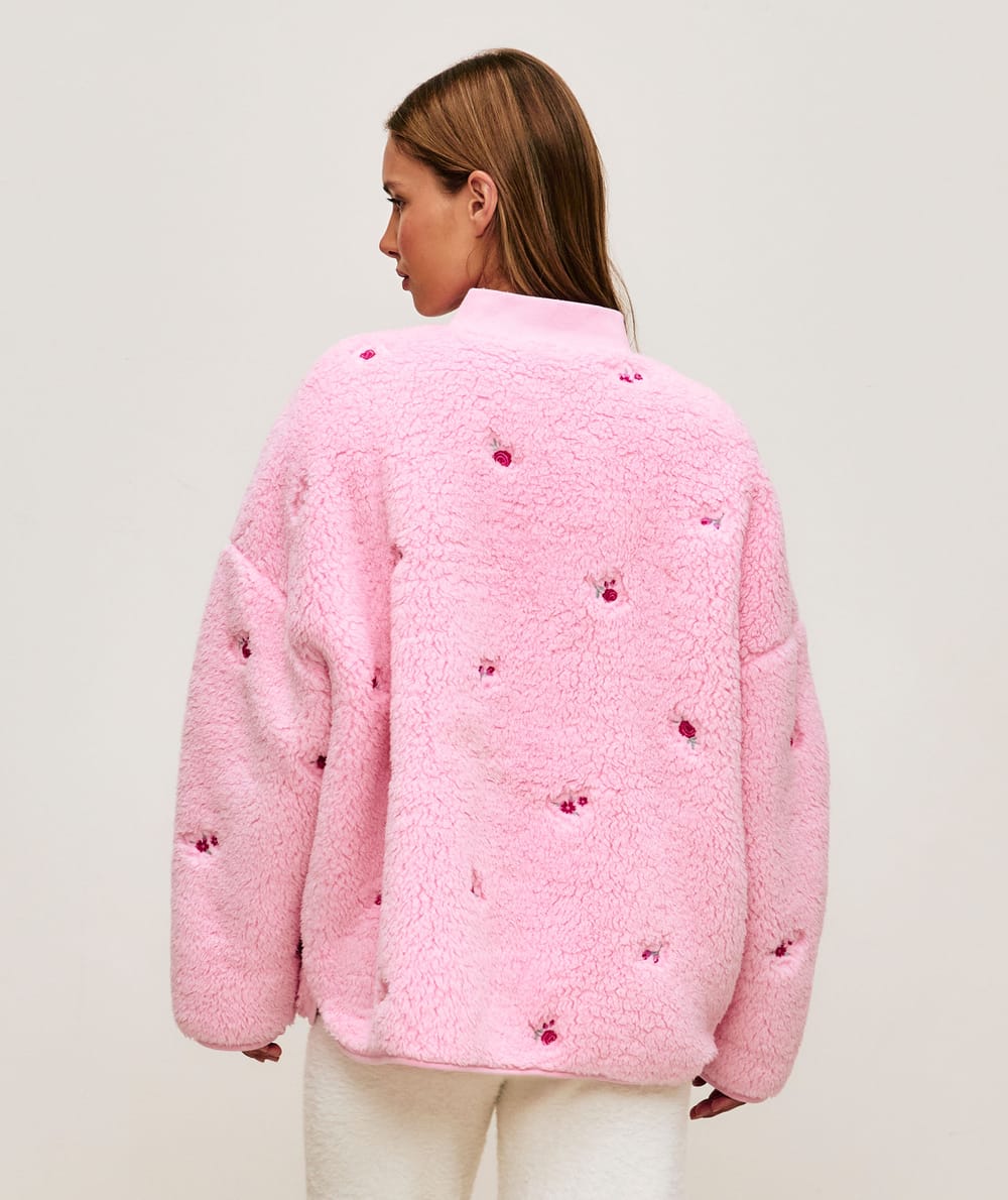Chaqueta de forro polar sherpa bordada con flores;