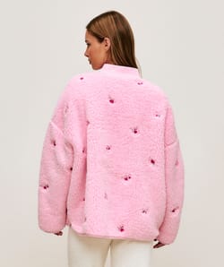 Chaqueta de forro polar sherpa bordada con flores;