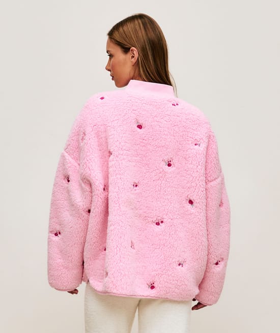 Chaqueta de forro polar sherpa bordada con flores;