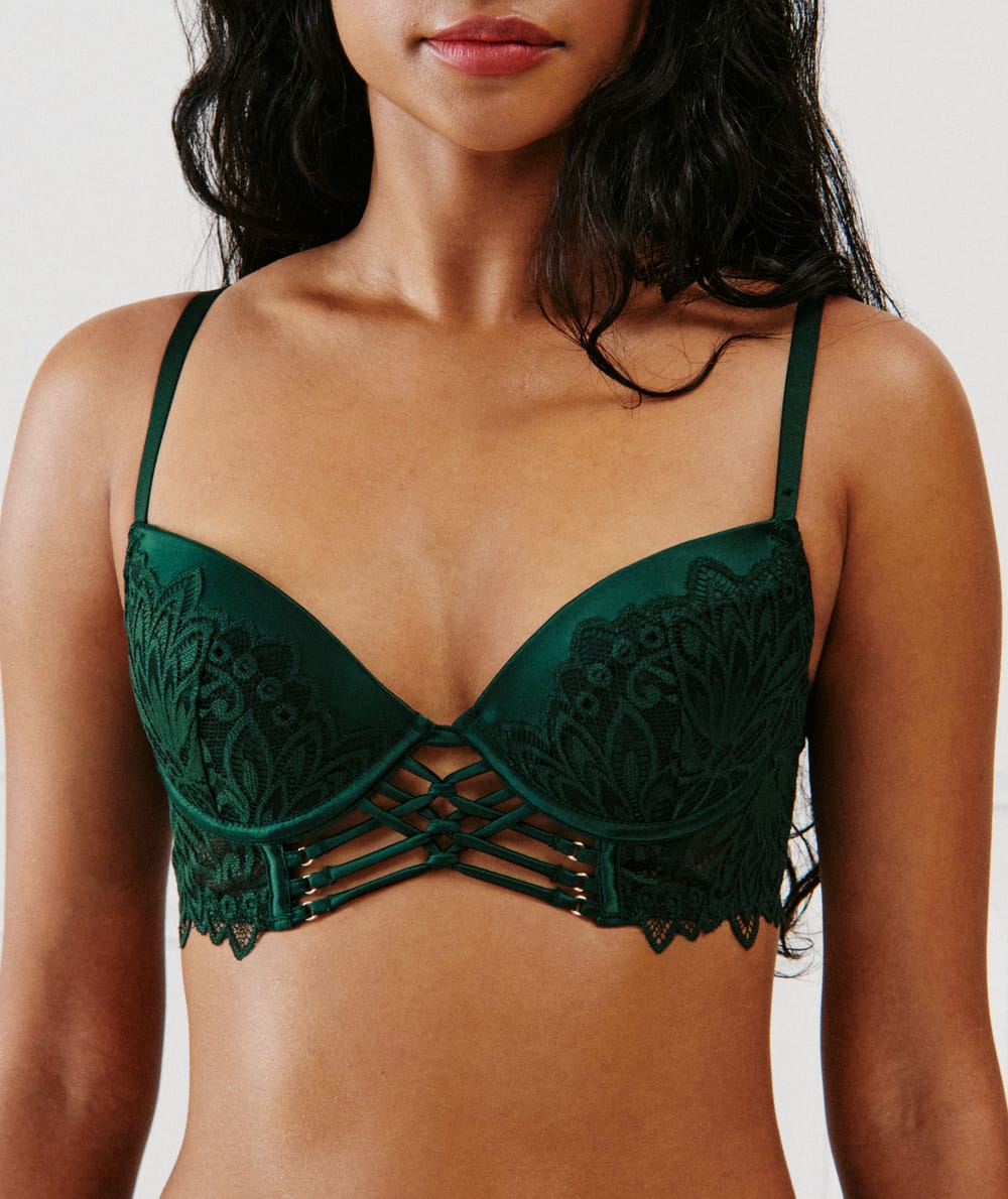 Lace push-up bra;