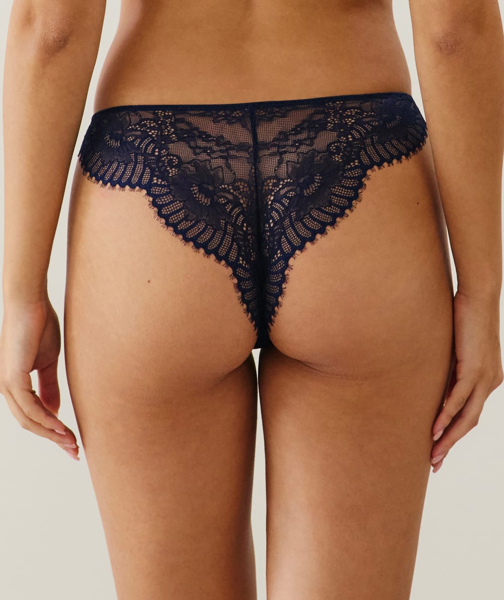 Tanga en dentelle;