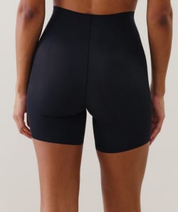 Seamless microfiber shorts;