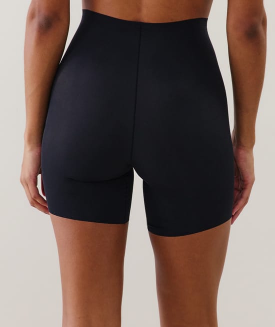 Seamless microfiber shorts;