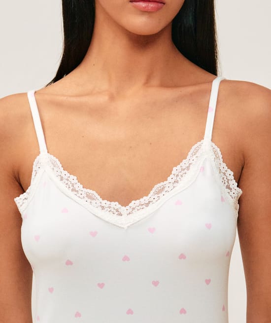 Jersey pajama set with heart patterns and lace;