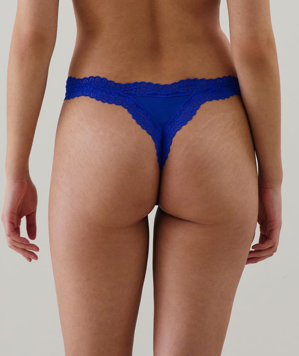 String en coton et dentelle;