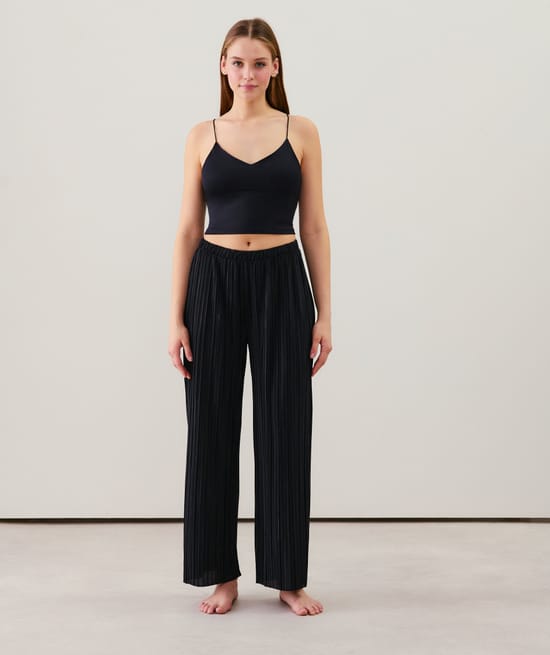 Pleated wide-leg trousers;