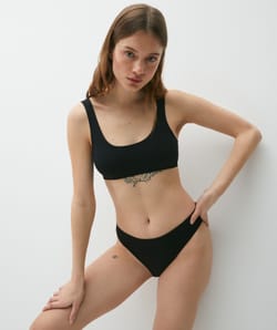 Tanga de microtalle alto acanalado;