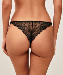 Tanga en satin avec n&oelig;ud en strass;