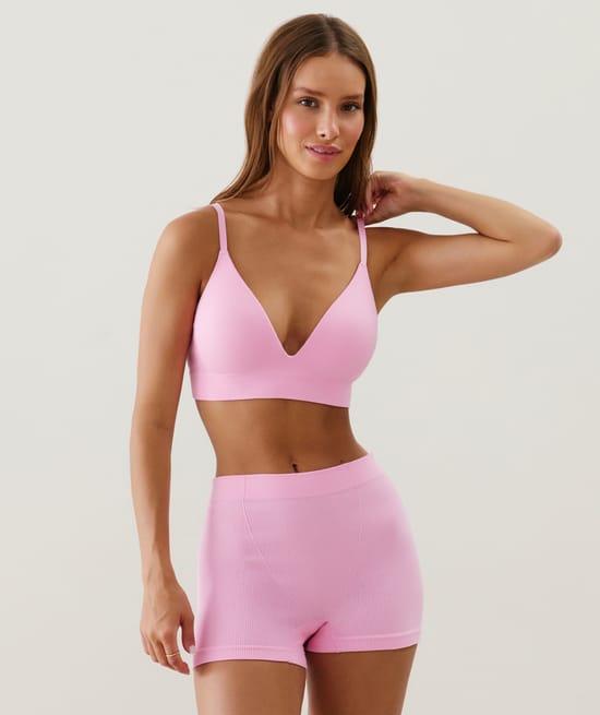 Seamless push-up bra;