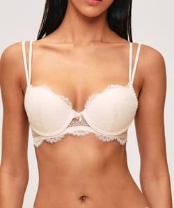 Lace push-up bra;