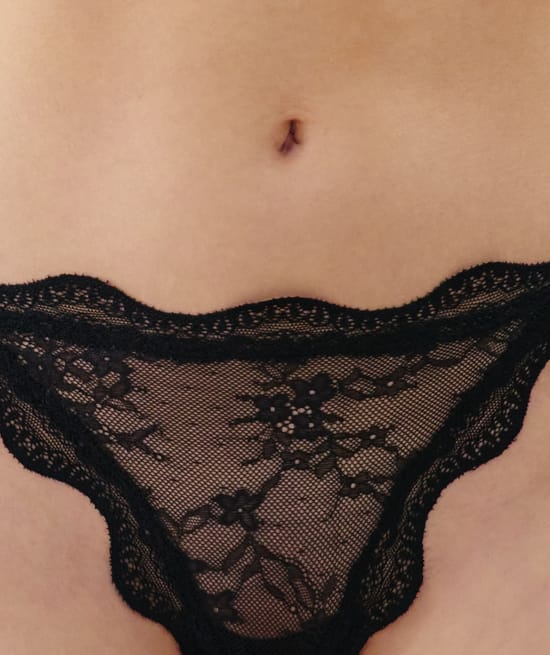 Lace tanga briefs;