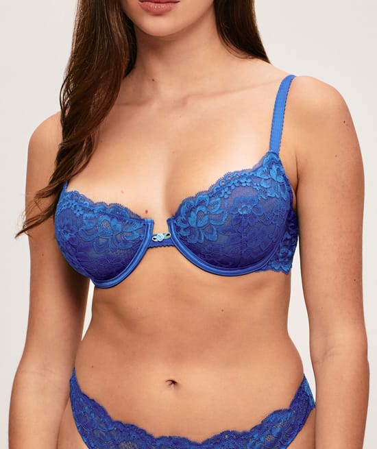 Balconette bra in floral lace;