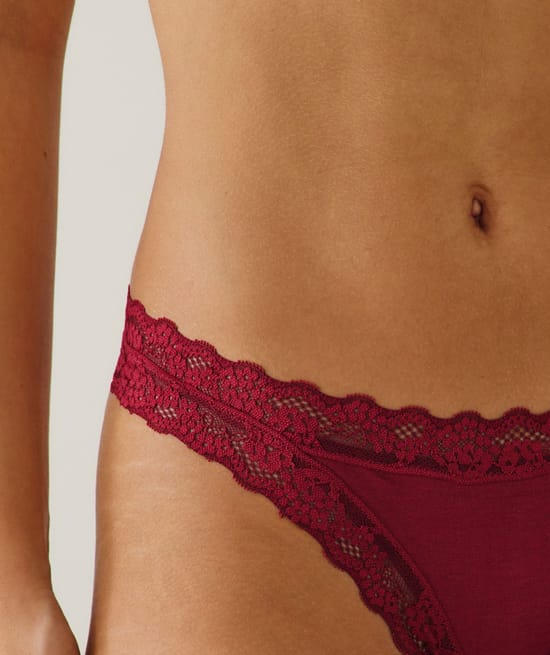 Tanga de algodón y encaje;