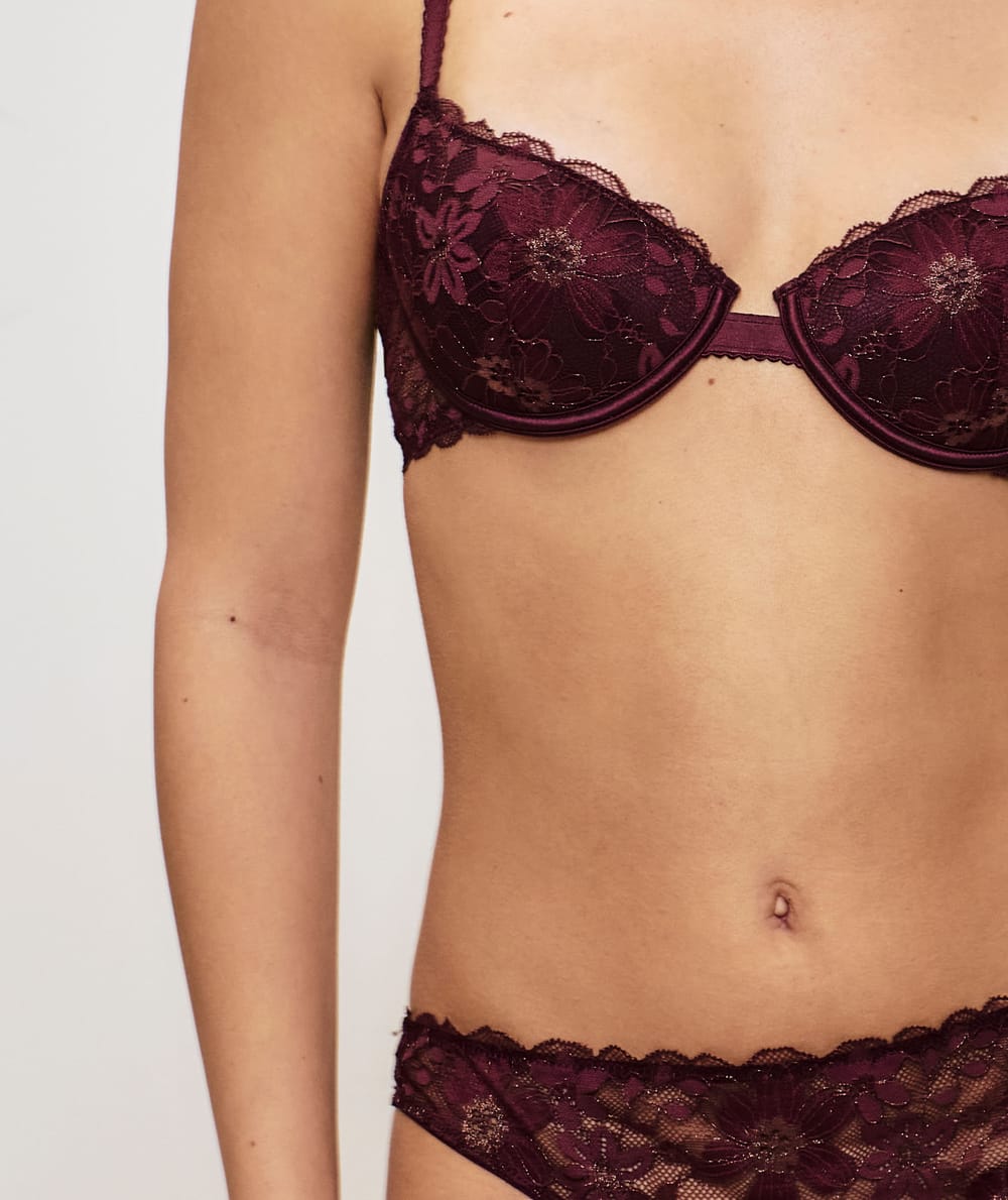 Push-up bra in lace;