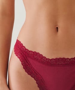 Tanga de algodón y encaje;