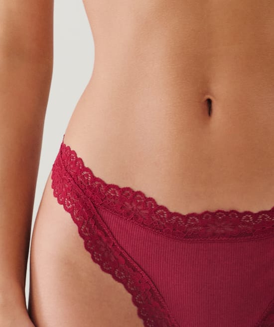 Tanga de algodón y encaje;