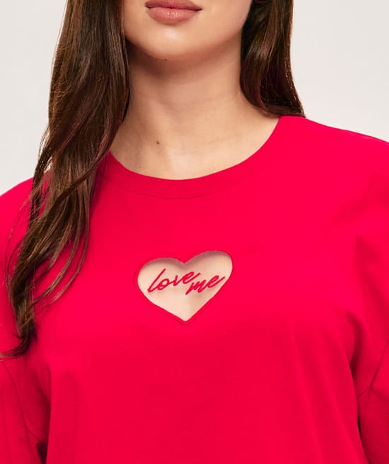 Cotton t-shirt with "Love me" embroidered heart;