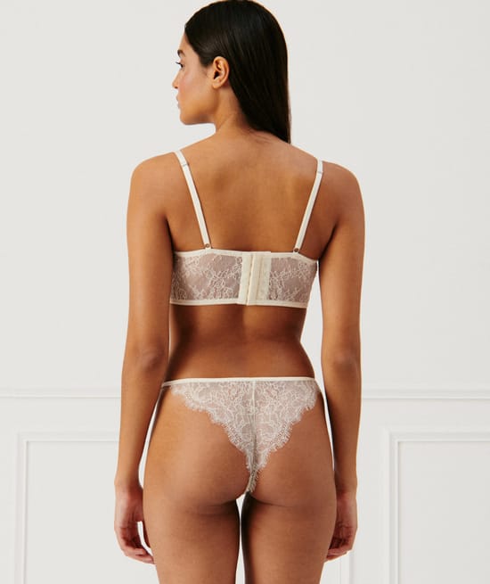 Tanga en dentelle;