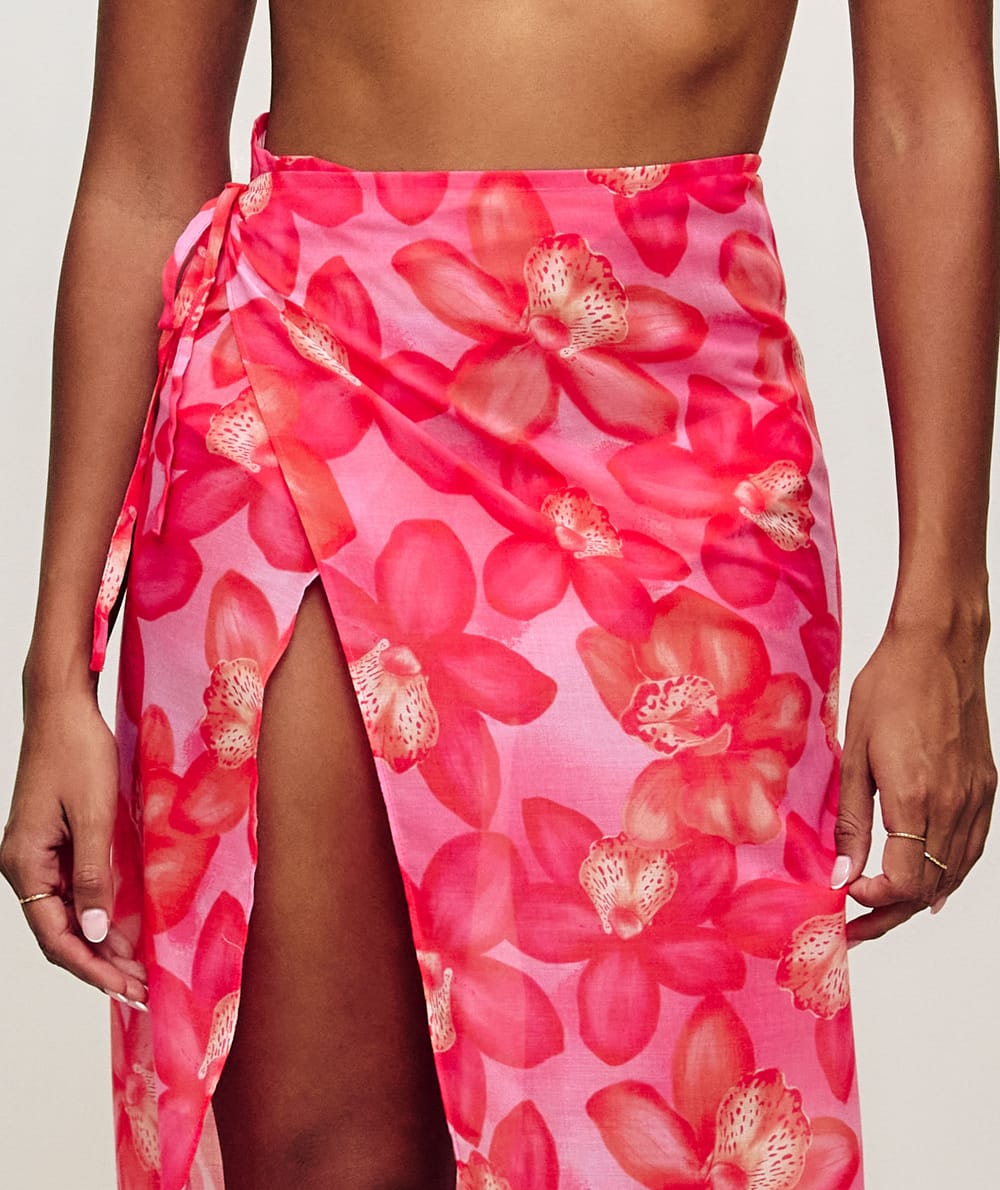 Floral print sarong;