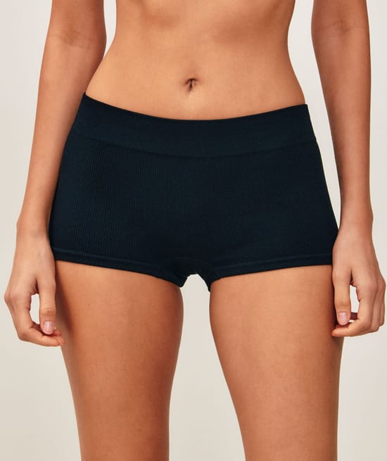 Shorty in seamless;