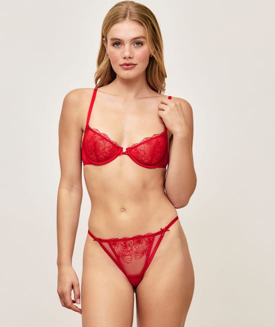 String en tulle avec broderies;