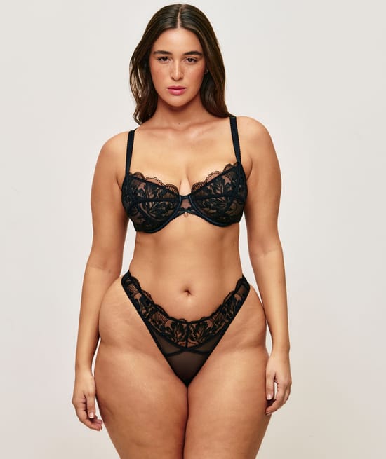 Balconette bra in lace;