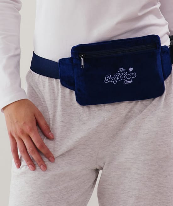 Bolsa de agua caliente con riñonera en azul marino;