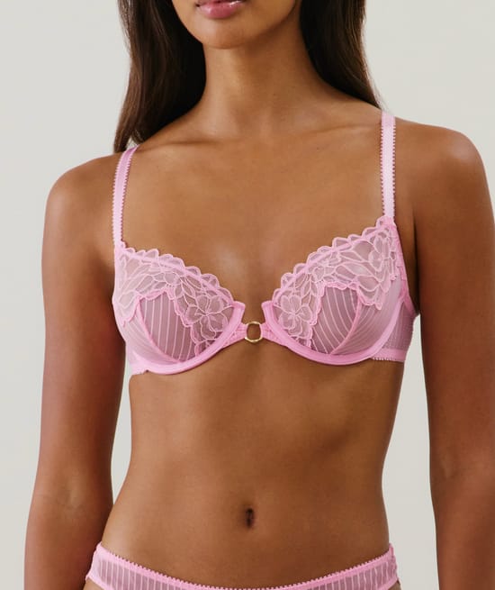 Balconette bra in lace;