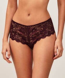 Lace shorty;