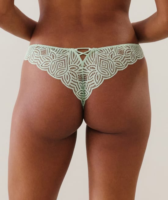 Tanga en dentelle;