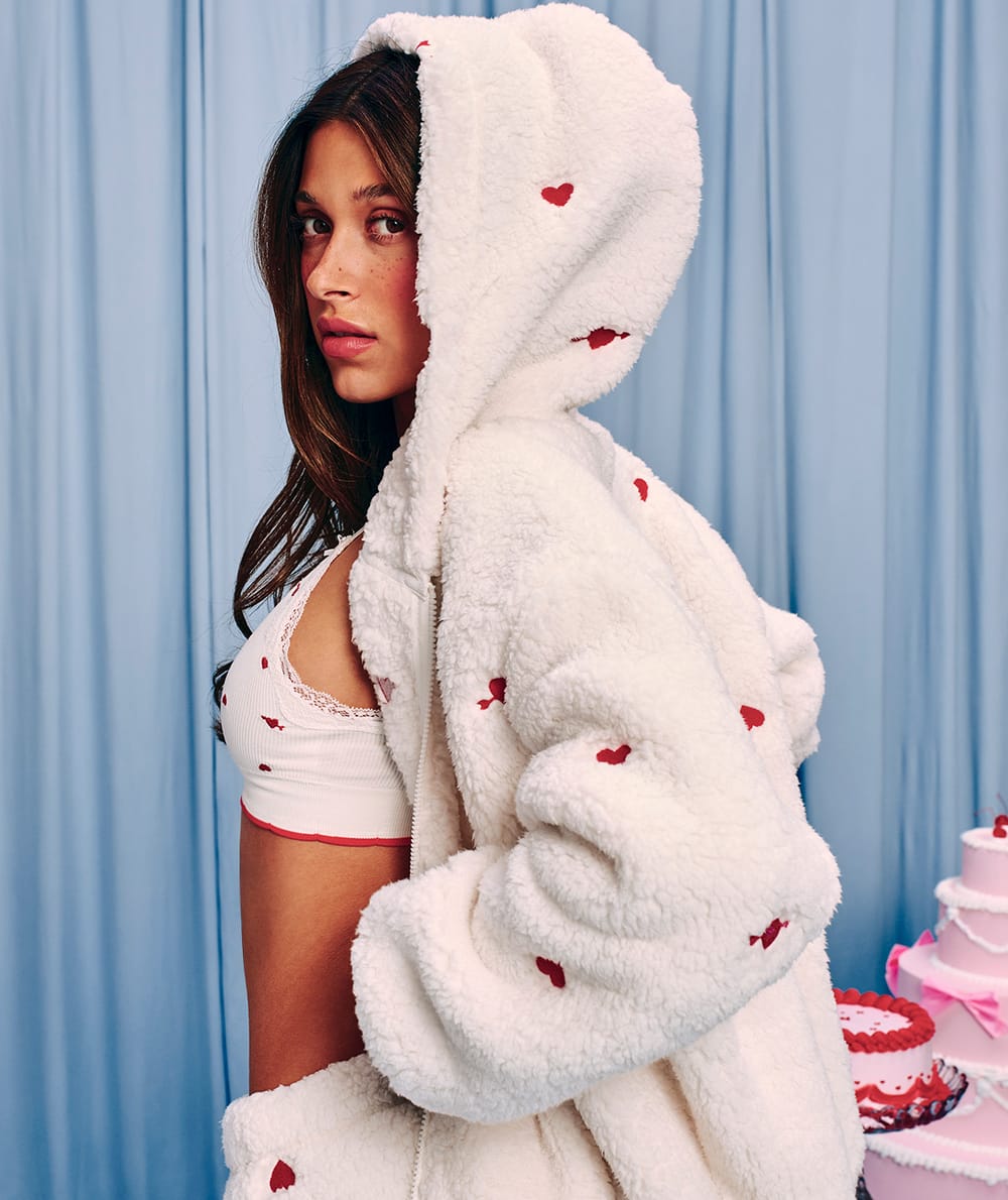 Fleece jacket with heart motifs;