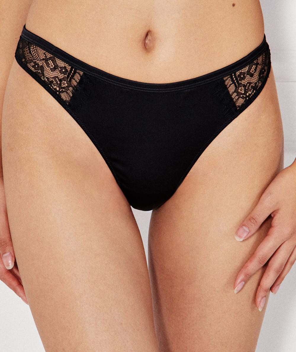 Tanga en dentelle;