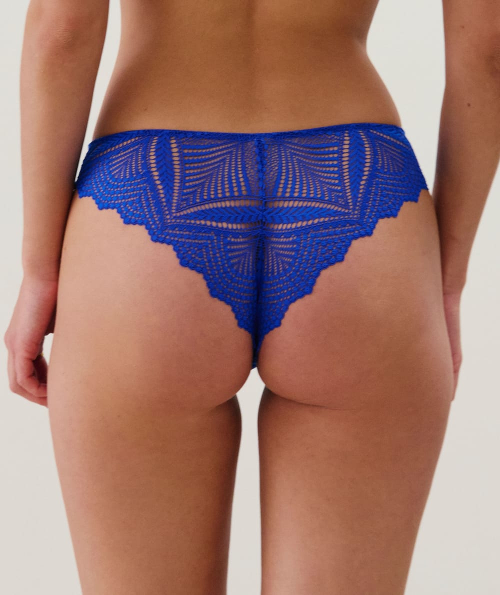 Lace thong;