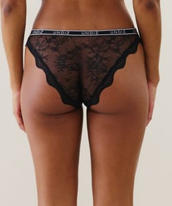 Lace panties;