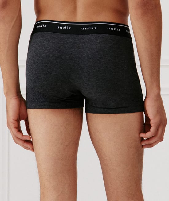 Plain cotton boxer shorts;