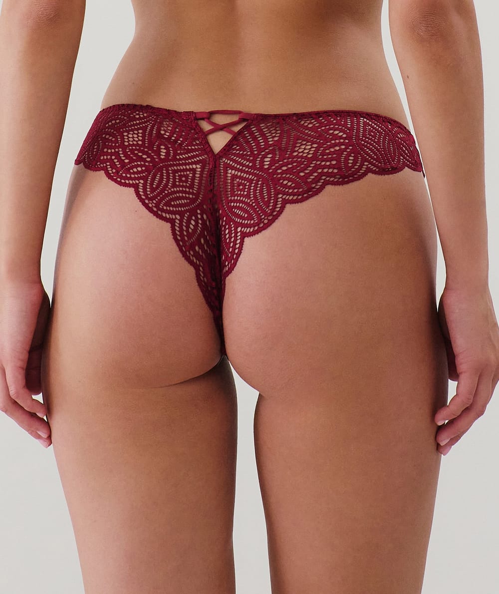 Tanga de encaje;