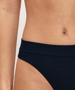 high-waisted ribbed thong;