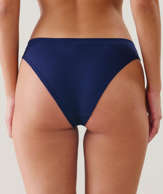 Seamless brief;