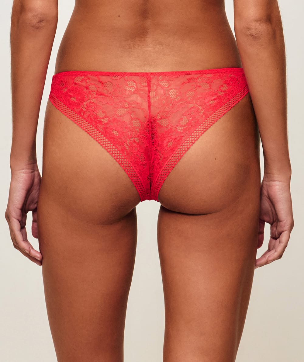 Lace panties;