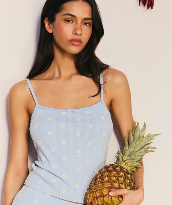Printed daisy tank top;