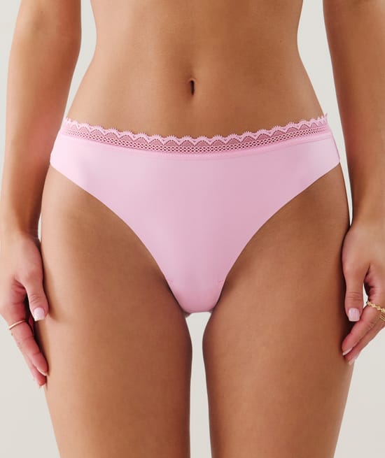 Tanga en microfibre et dentelle;